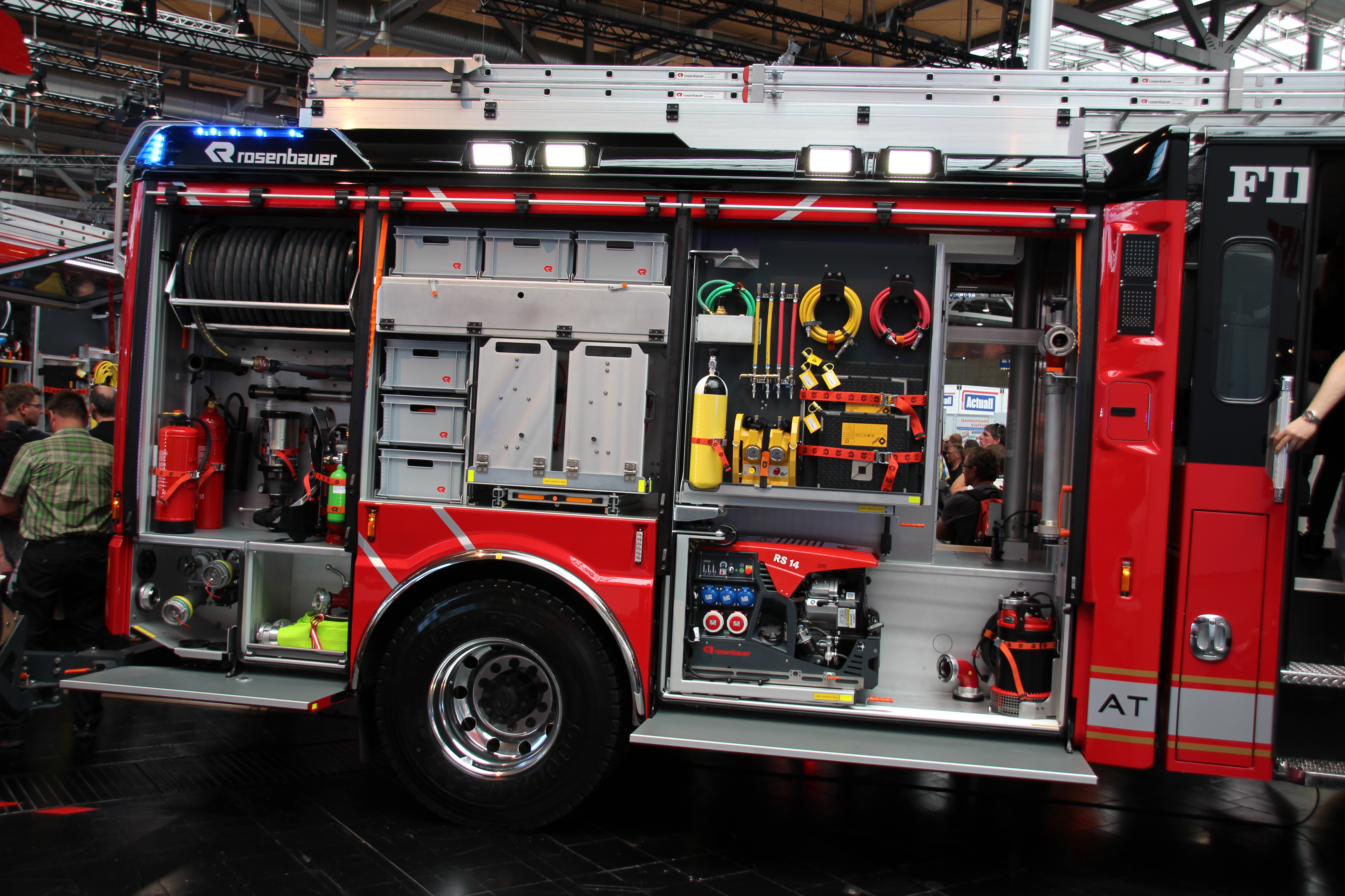 Feuerwehr-Autos und Löschfahrzeuge auf der Interschutz 2010: Die